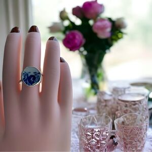 Broken china ring. Willow pattern. Size 7 sterling silver